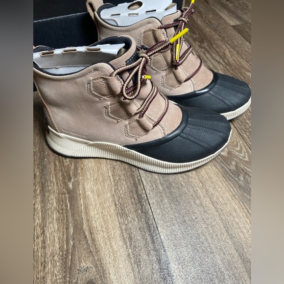 NWB Sorel Women's Out N About IIl Classic Waterproof Boots Size 6 - Picture 8 of 14